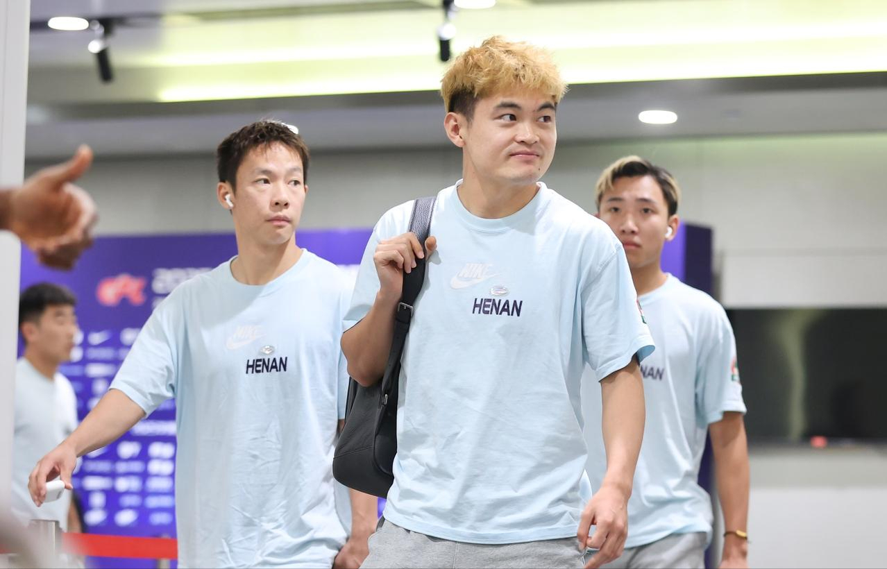 苏超“变味”，28岁前国脚踢苏超，降维打击，职业业余天差地别